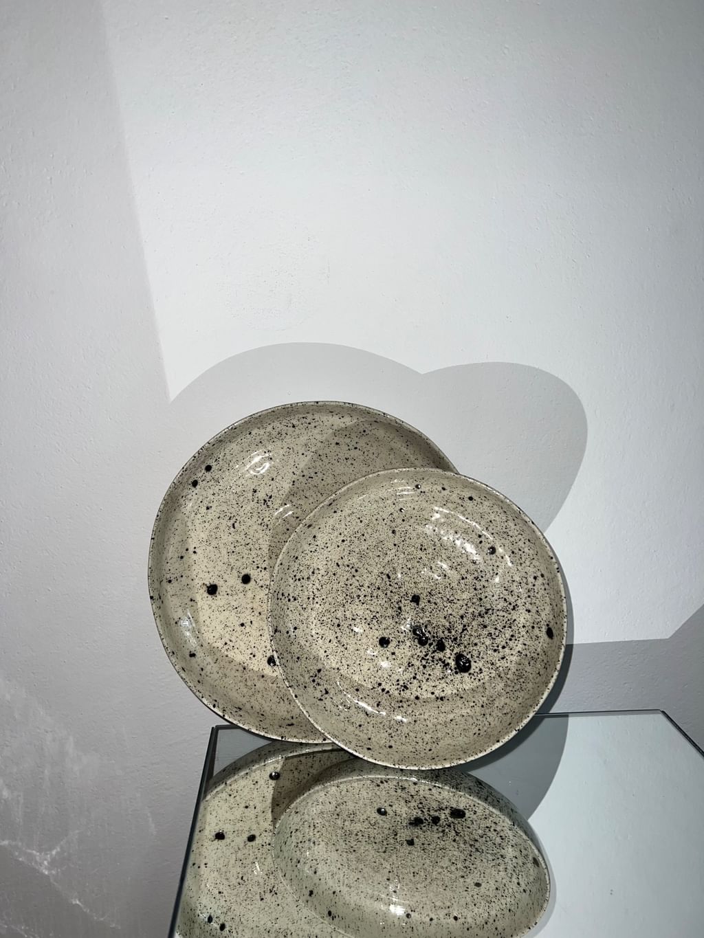 Zestaw talerzy w kropki 
