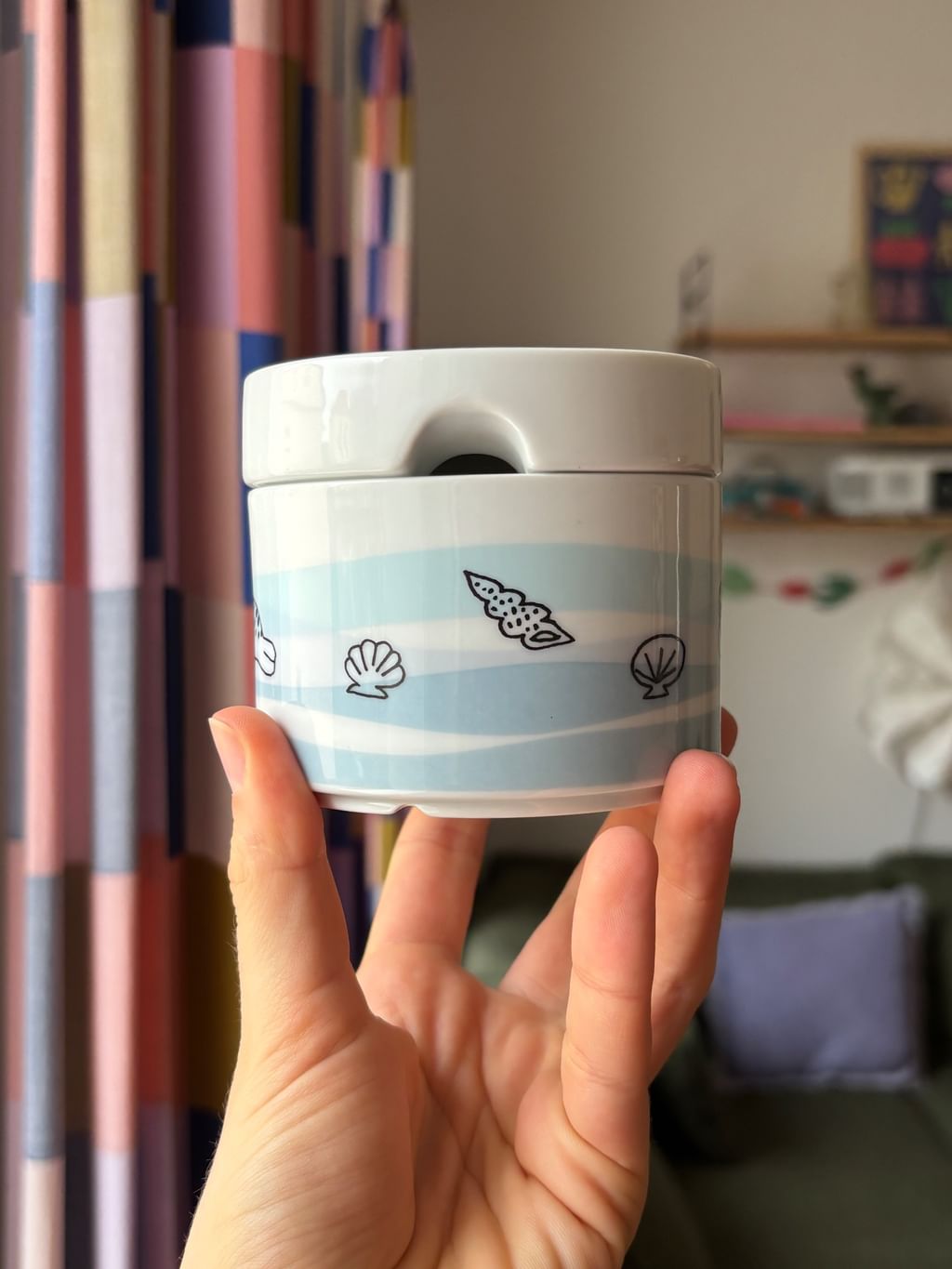 Cukiernica z foczką i falami 