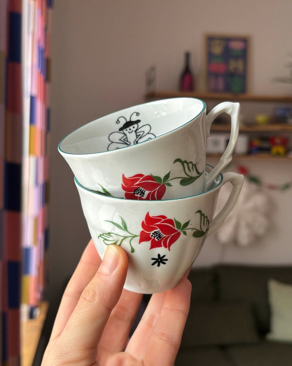 Filiżanka z dzielnym motylkiem