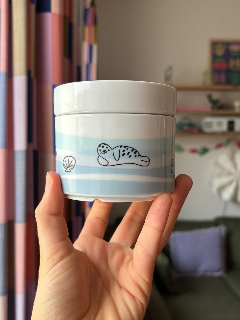 Cukiernica z foczką i falami 