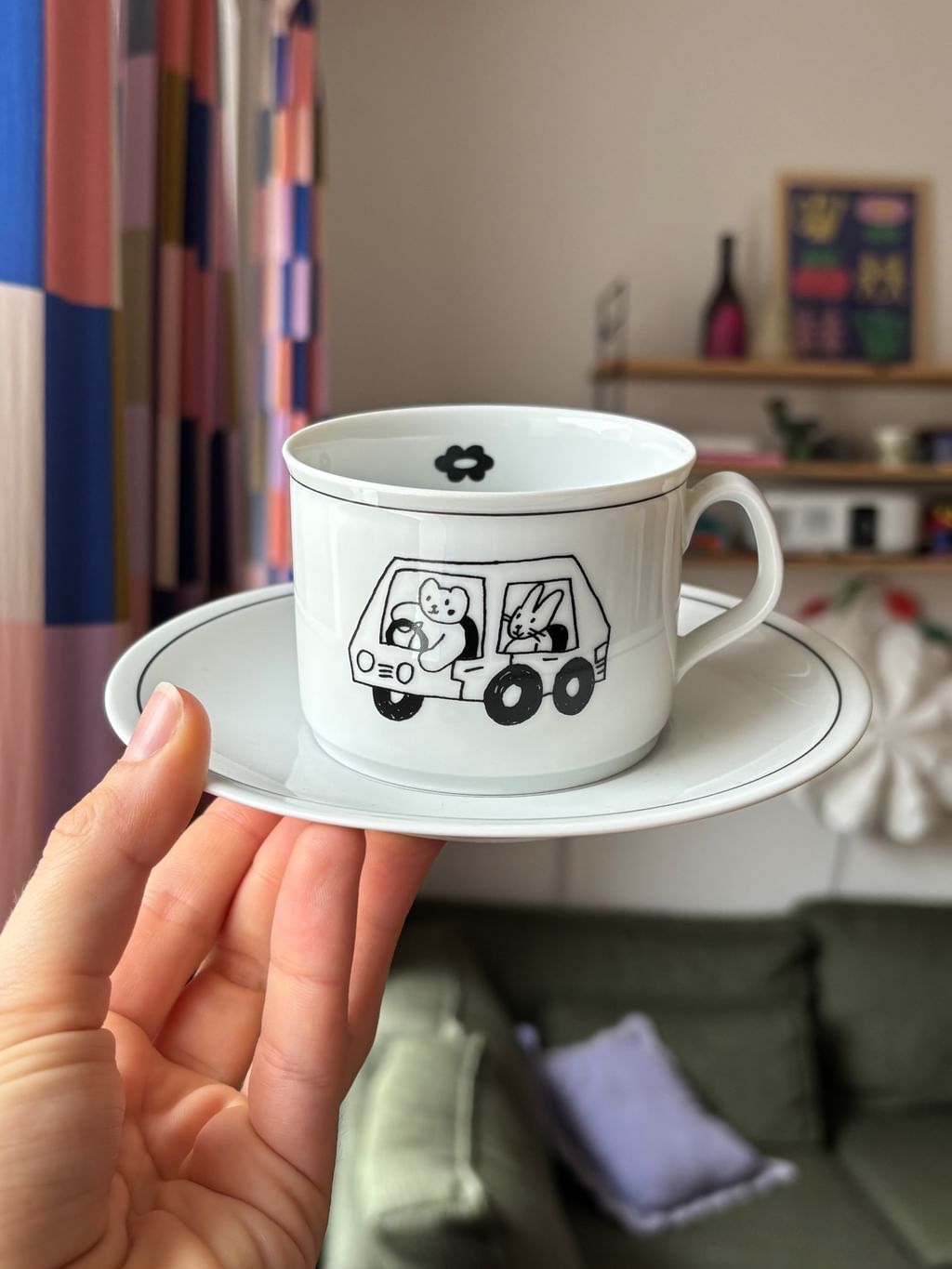 Filiżanka z autkiem i zwierzakami + spodek