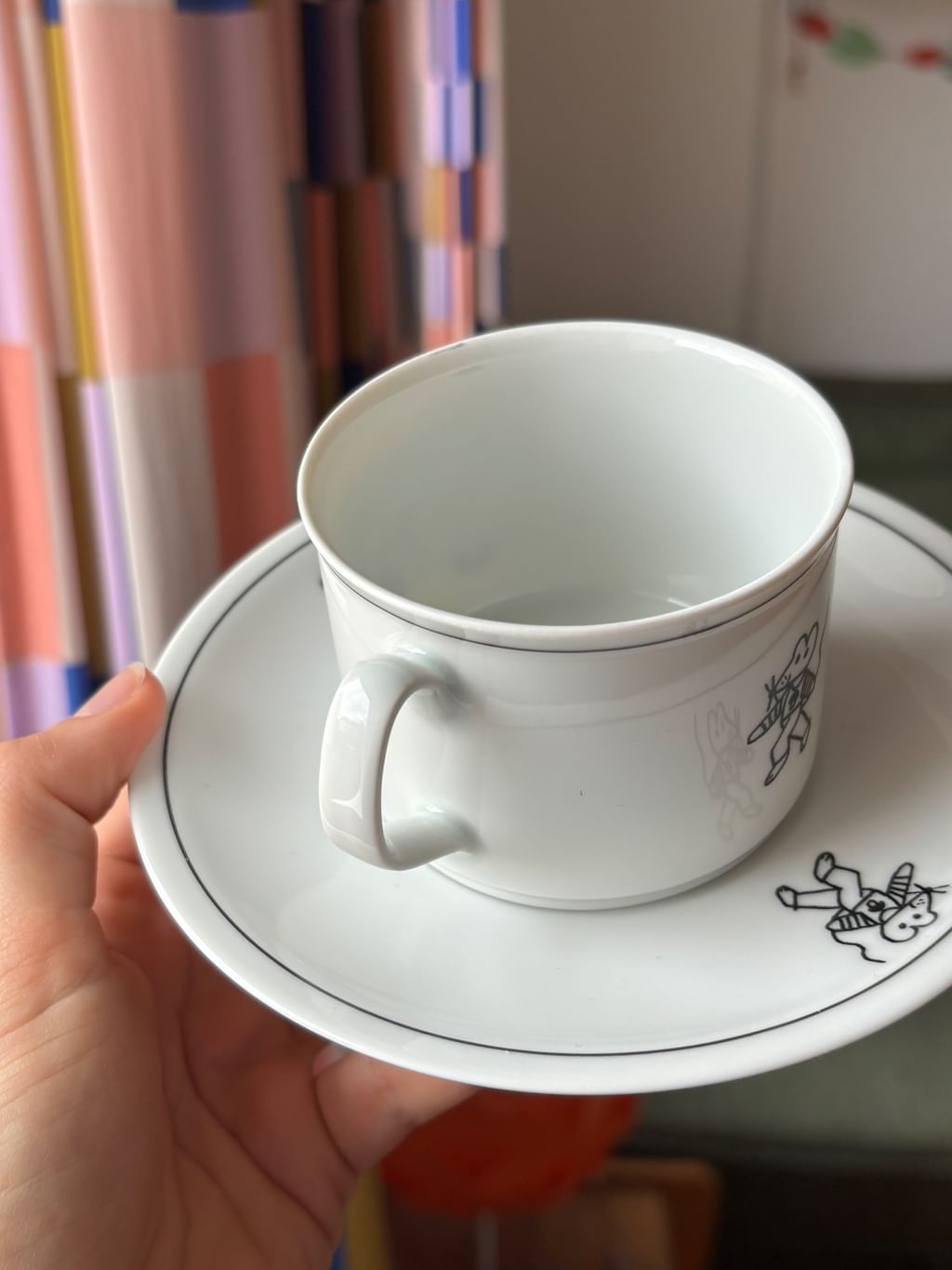 Filiżanka z autkiem i zwierzakami + spodek