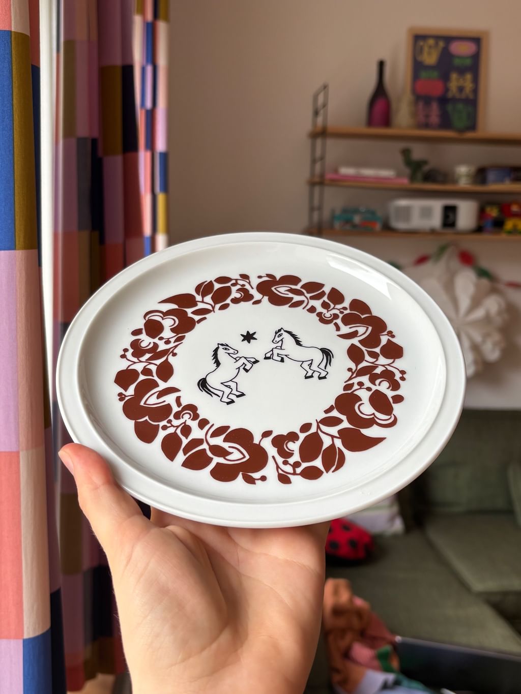 Talerz z końmi i gwiazdką