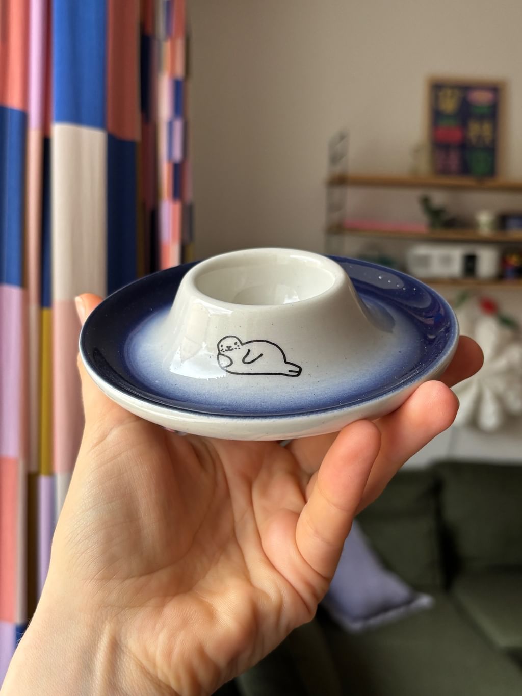 Podstawka na jajko z foczką granatowa