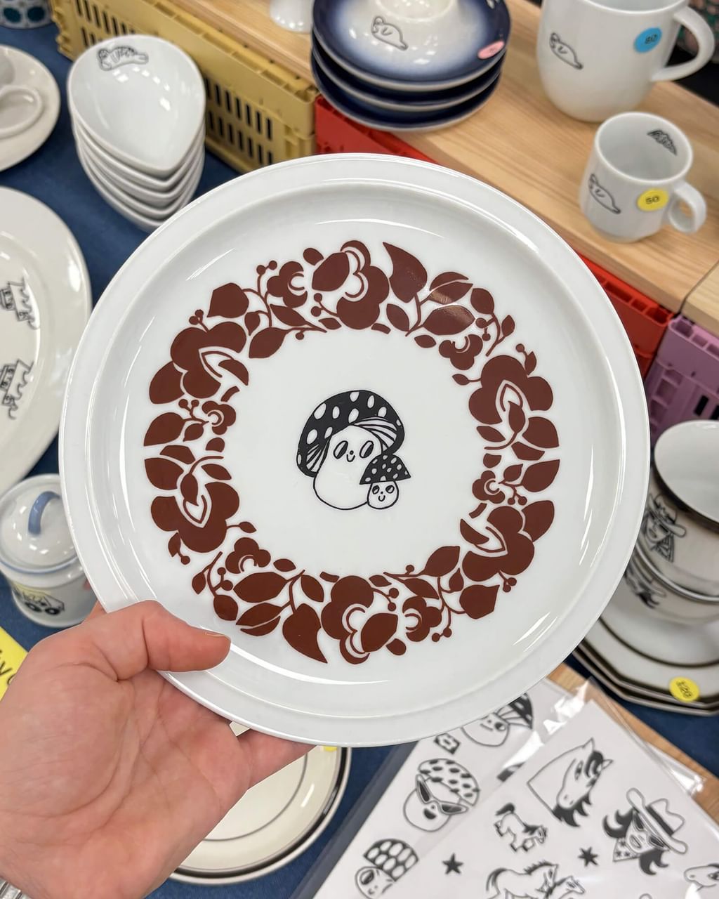 Talerz z grzybkami – brązowy