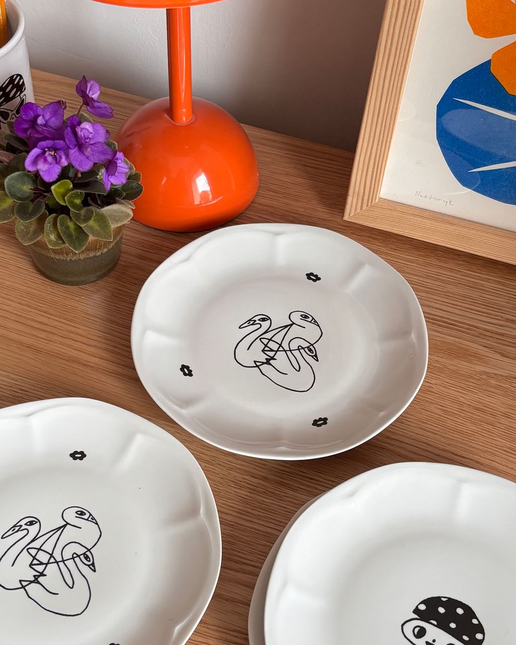 Talerzyk z łabędziami i kwiatkami