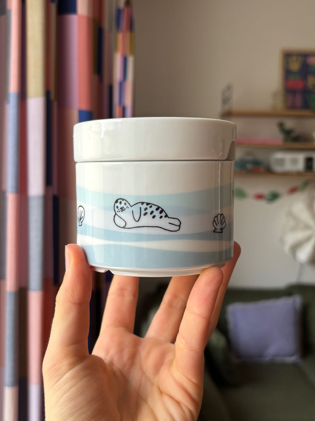 Cukiernica z foczką i falami 