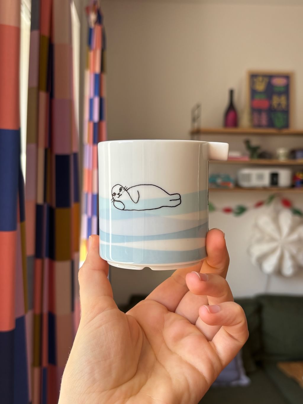 Dzbanuszek z foczką i falami