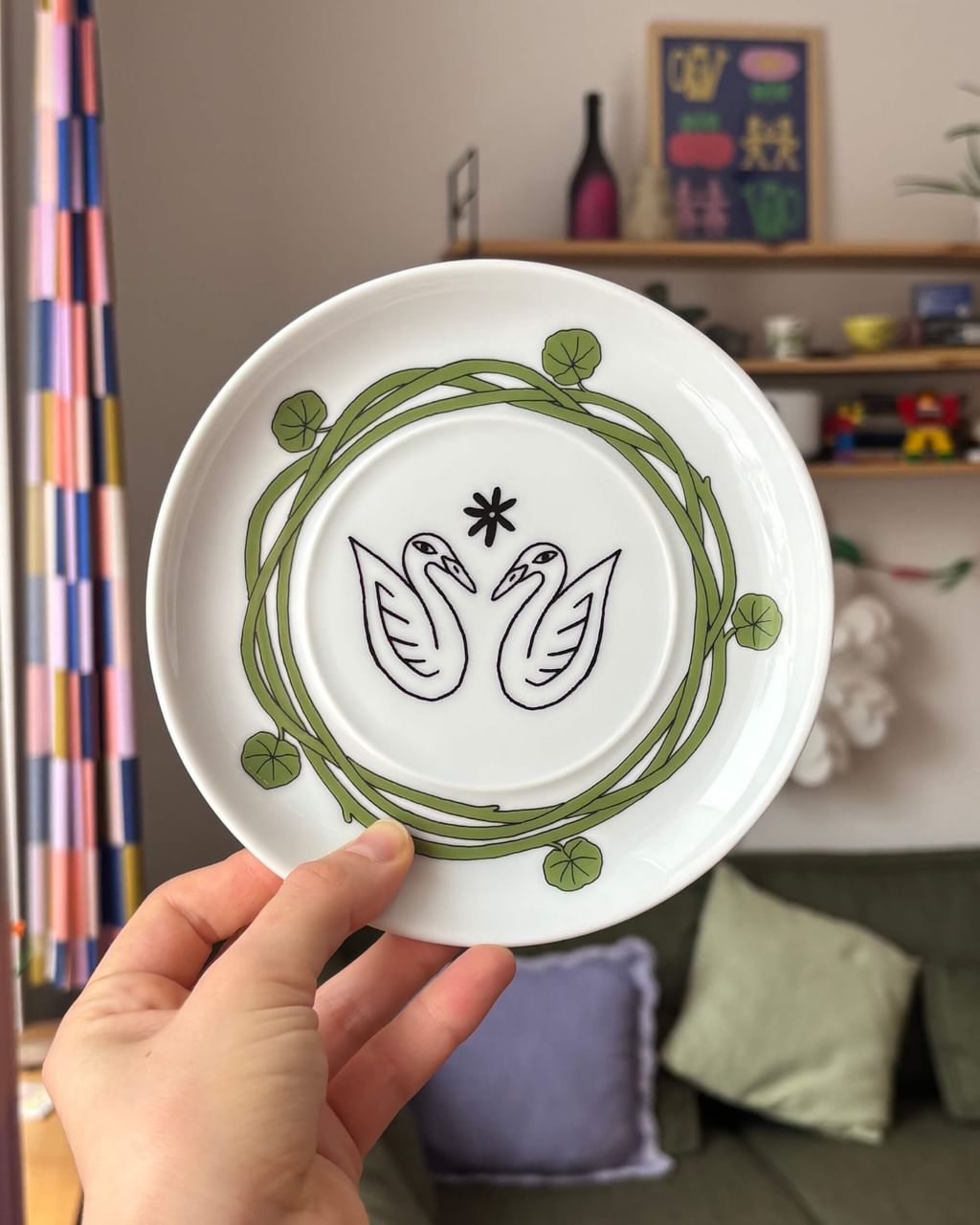 Talerzyk deserowy z łabędziami