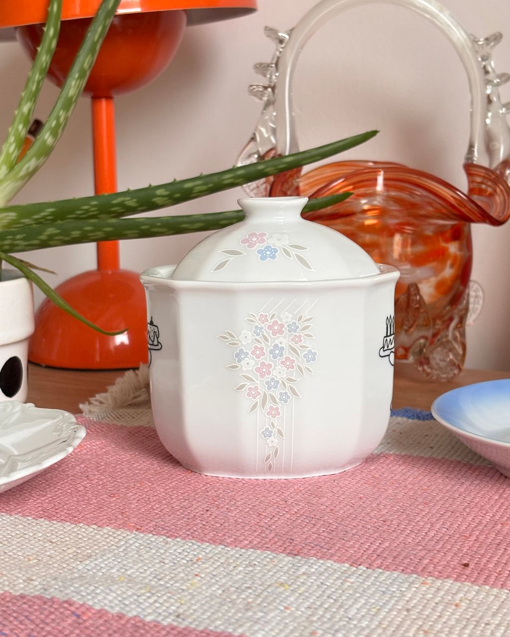 Cukierniczka z misiem i króliczkiem i kwiatkami