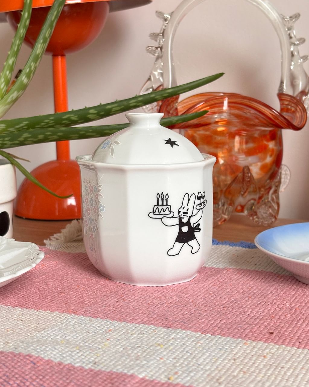 Cukierniczka z misiem i króliczkiem i kwiatkami