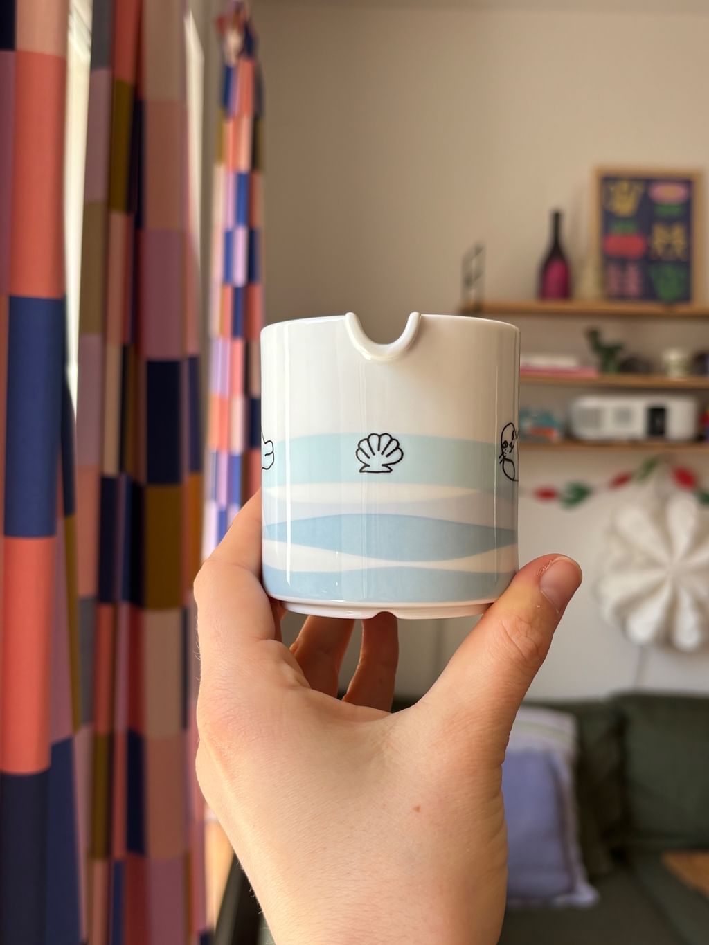 Dzbanuszek z foczką i falami