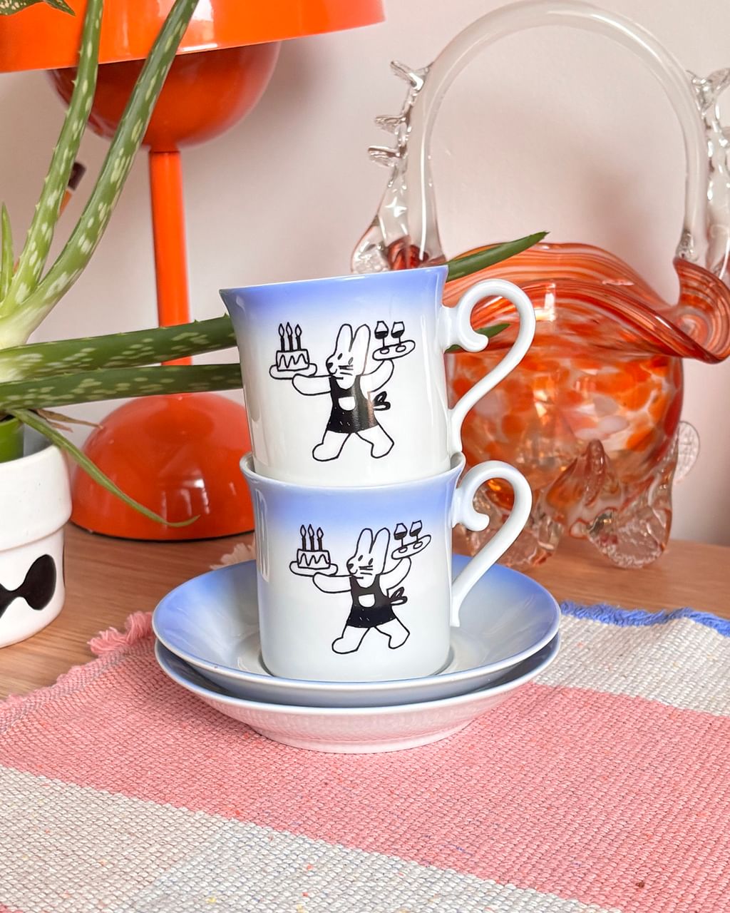 Filiżanka gradientowa z króliczkiem i myszką