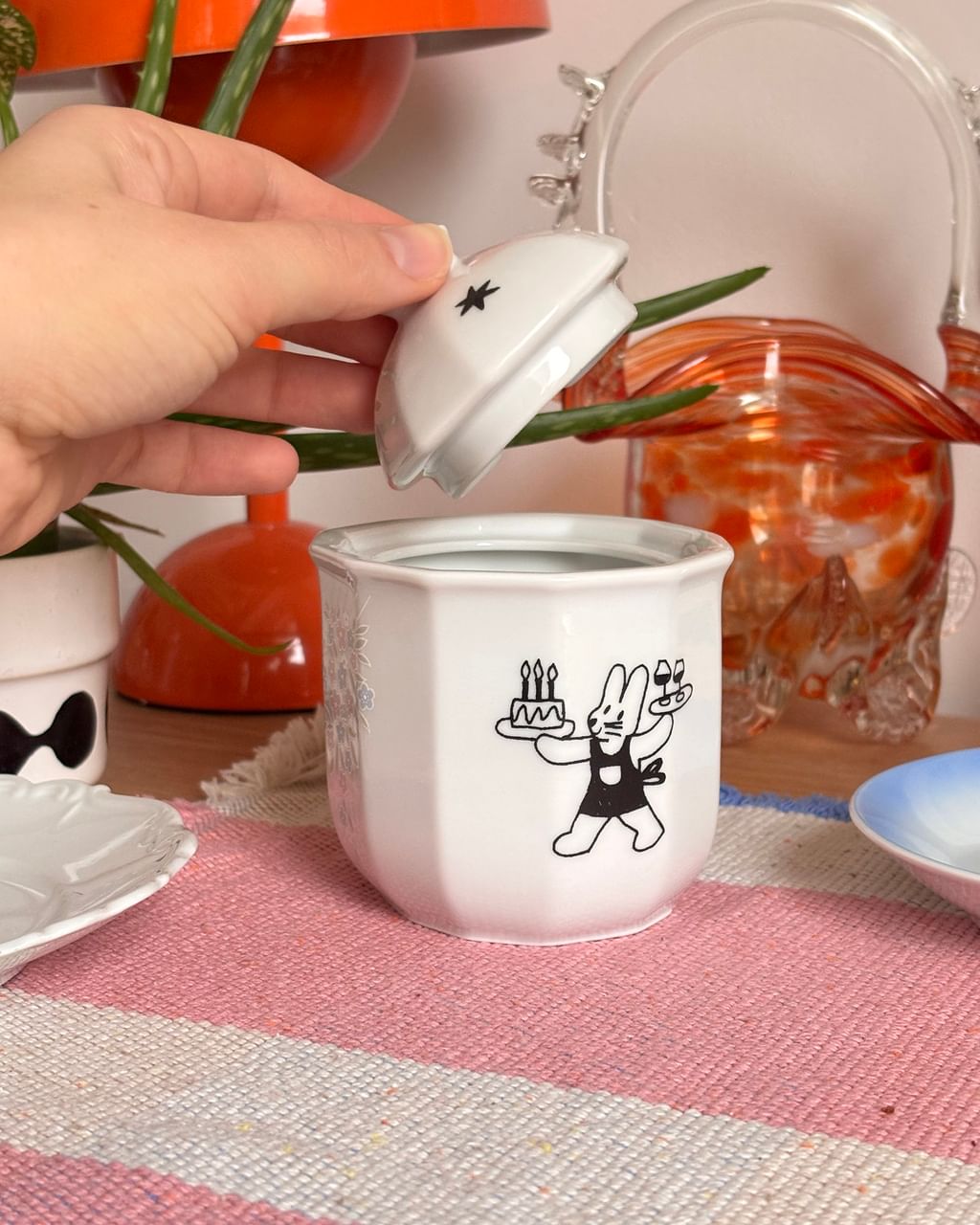 Cukierniczka z misiem i króliczkiem i kwiatkami