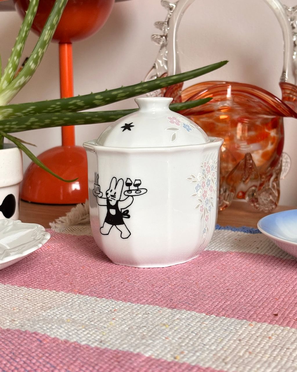 Cukierniczka z misiem i króliczkiem i kwiatkami