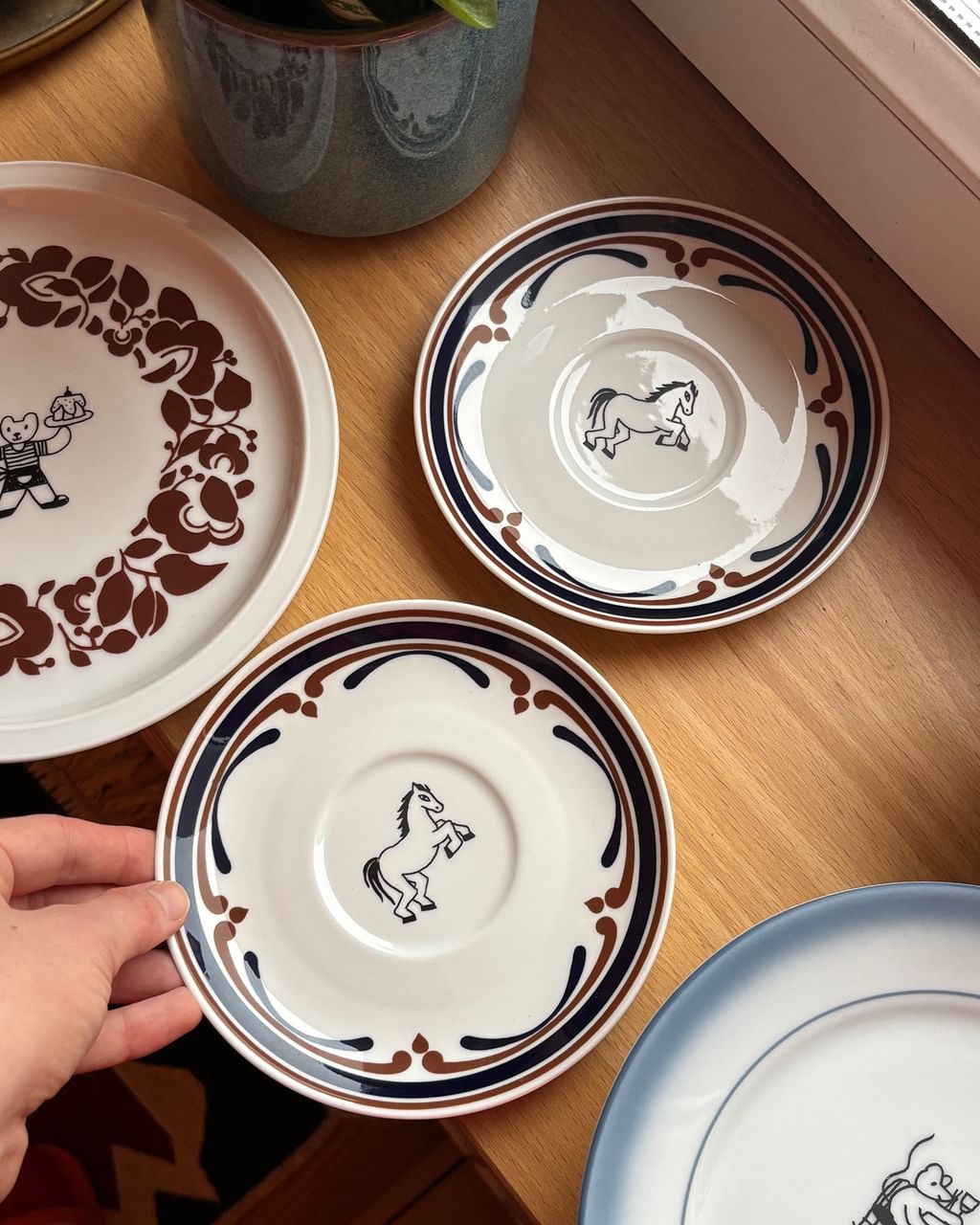 Zestaw 2 talerzyki deserowe z koniem