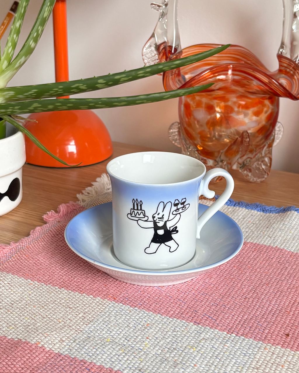 Filiżanka gradientowa z króliczkiem i myszką