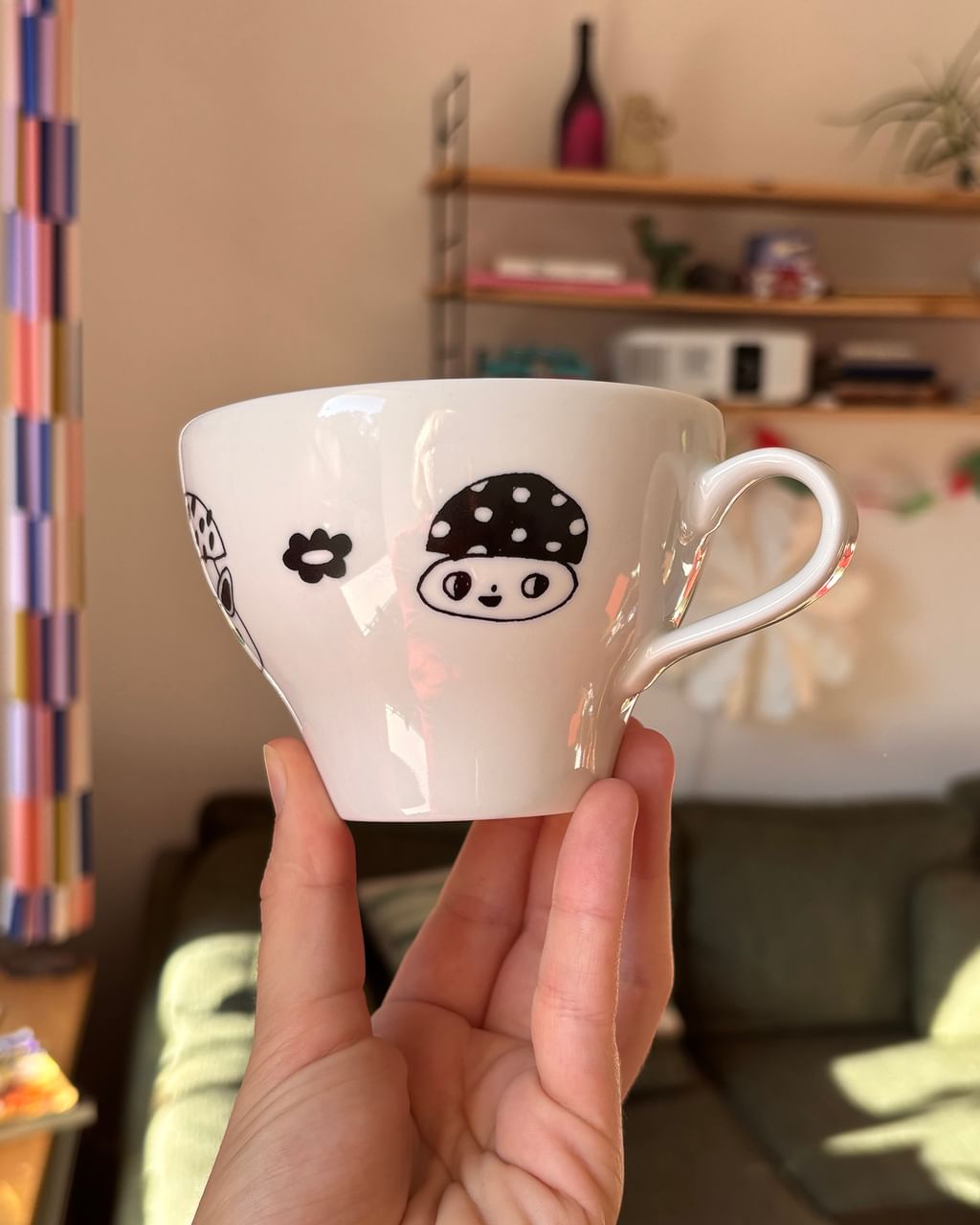 Duża filiżanka z grzybkami