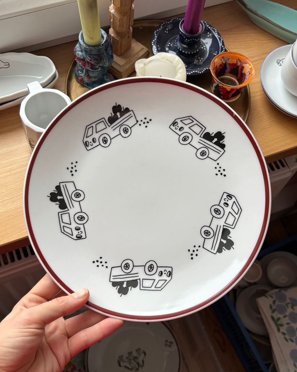 Duży talerz z autkami