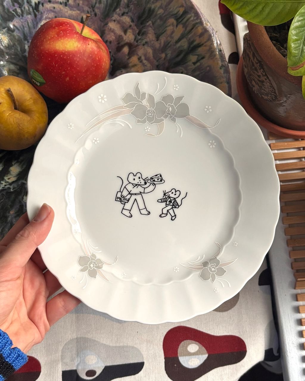 Talerz śniadaniowy z myszką i serkiem