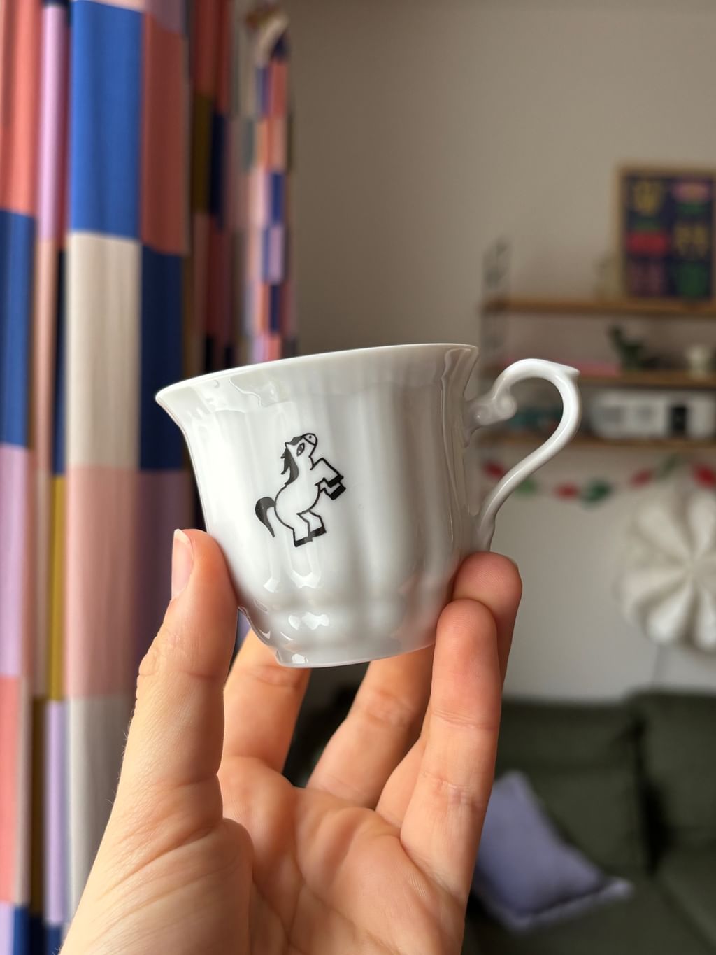 Mała filiżanka z konikiem