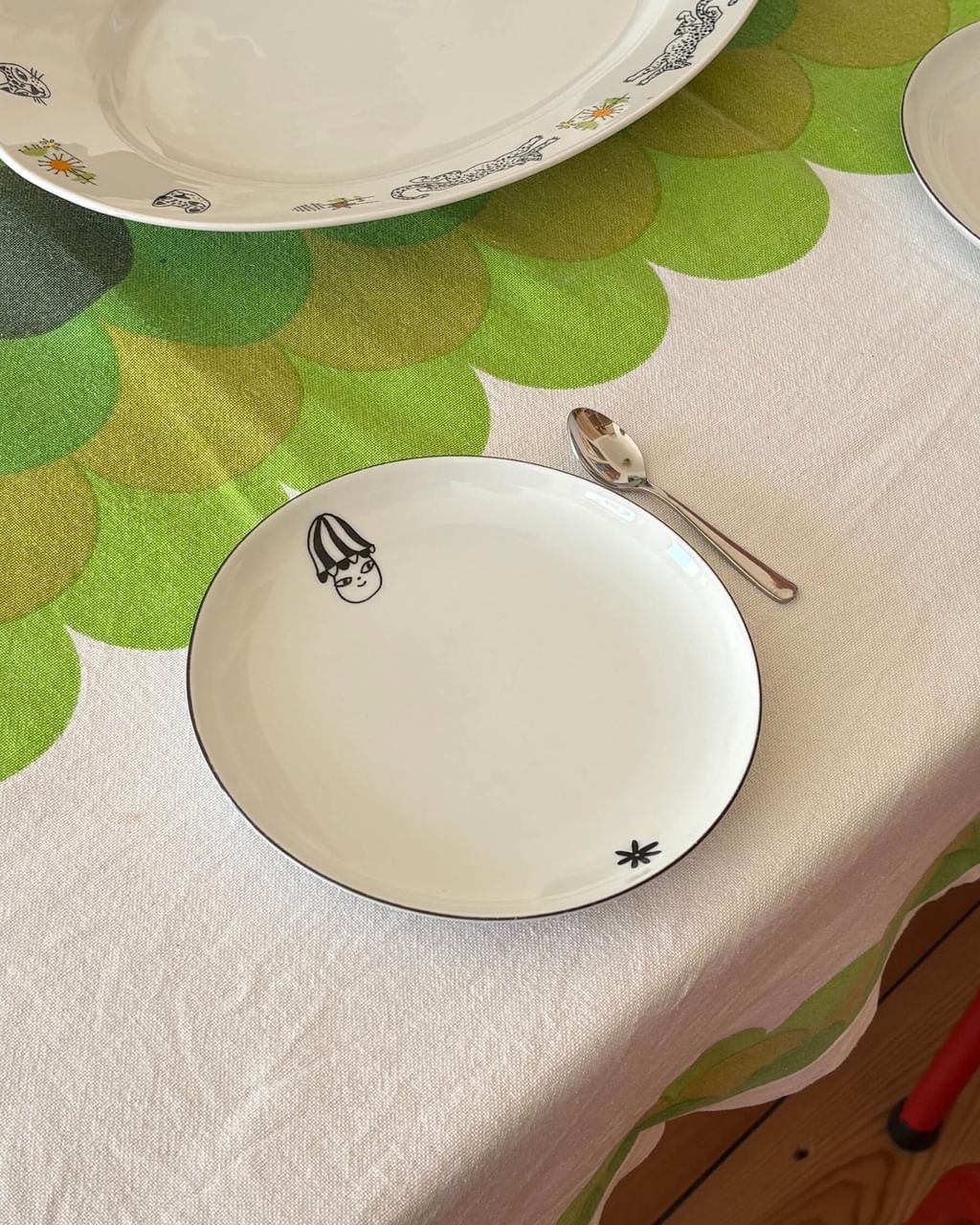 Talerz śniadaniowy grzybkiem - czarny rant