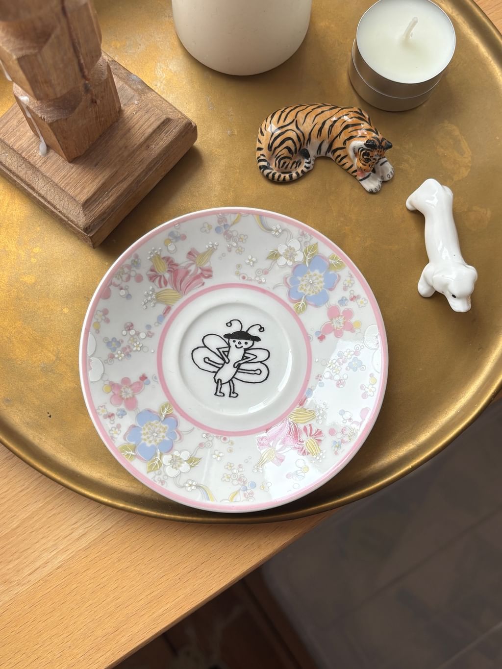 Mały różowy talerzyk z motylkiem 