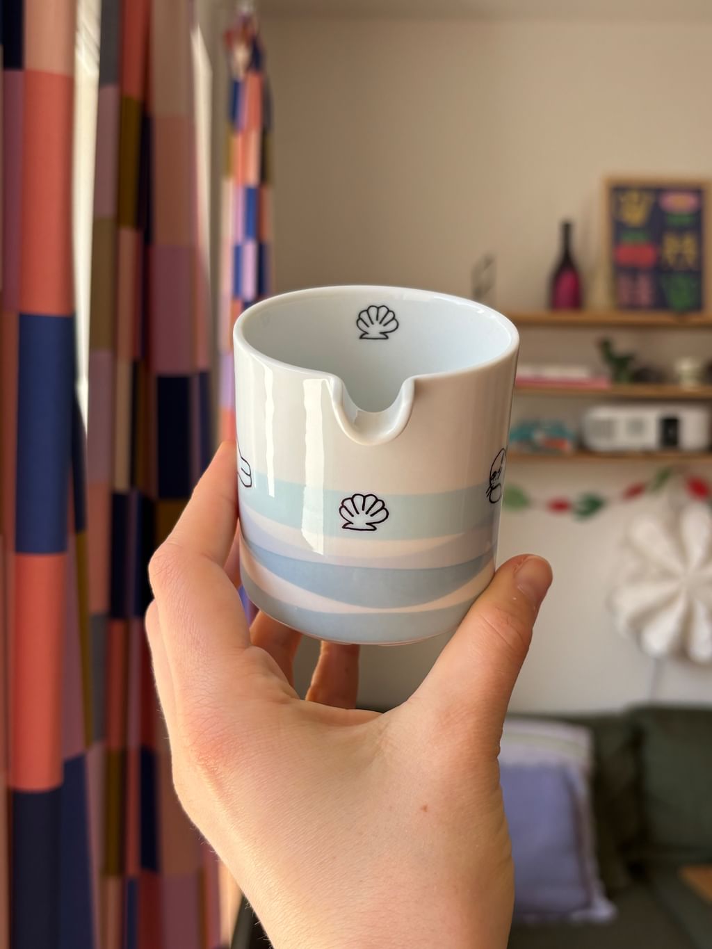 Dzbanuszek z foczką i falami