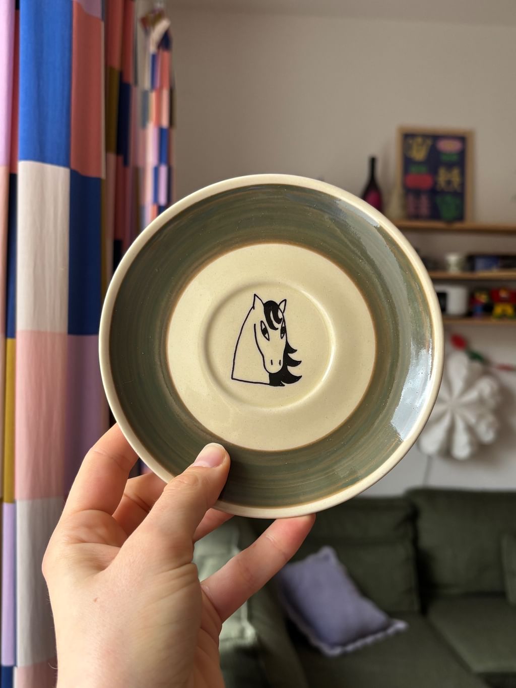 Talerzyk z koniem beżowy