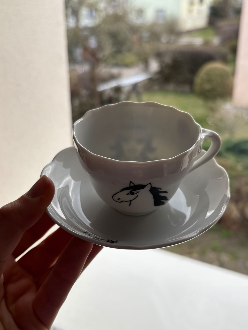 Mała filiżanka z koniem  + spodek