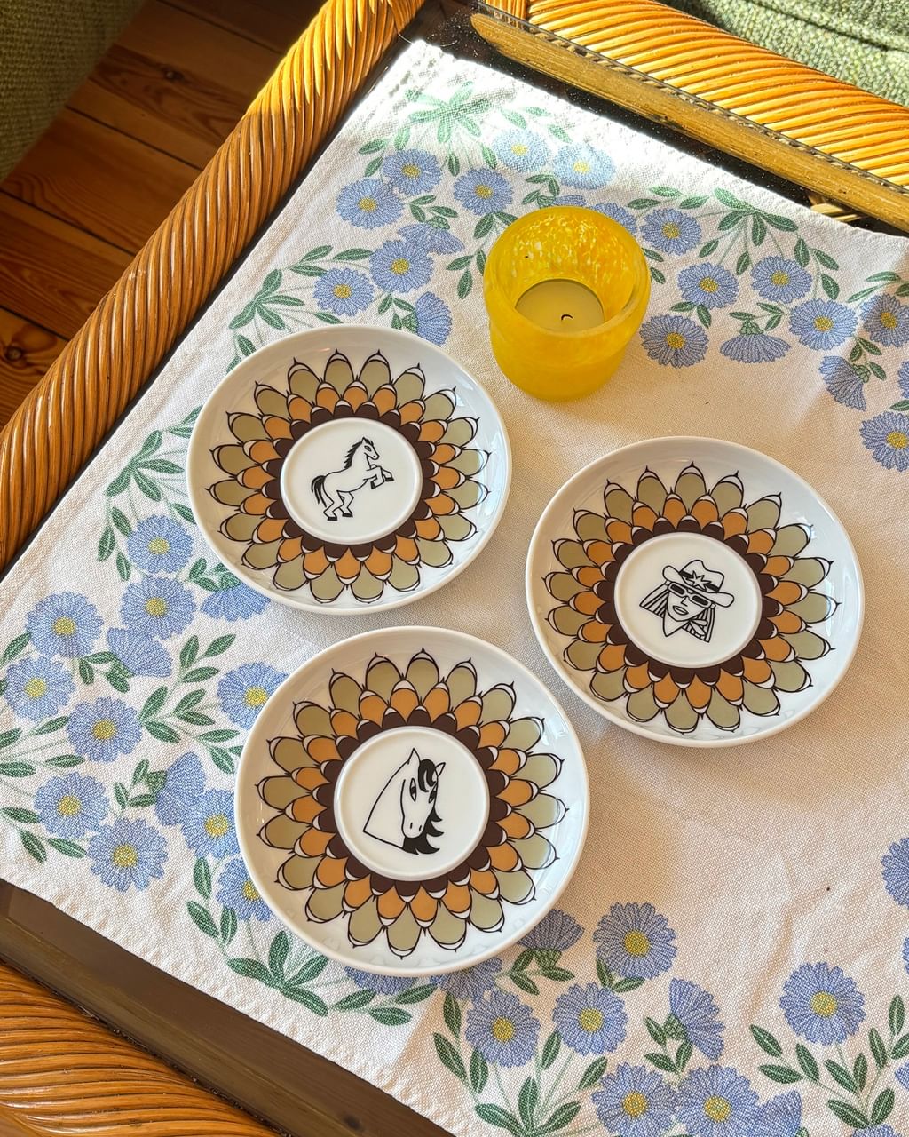 Zestaw 3 talerzyki deserowe z koniem