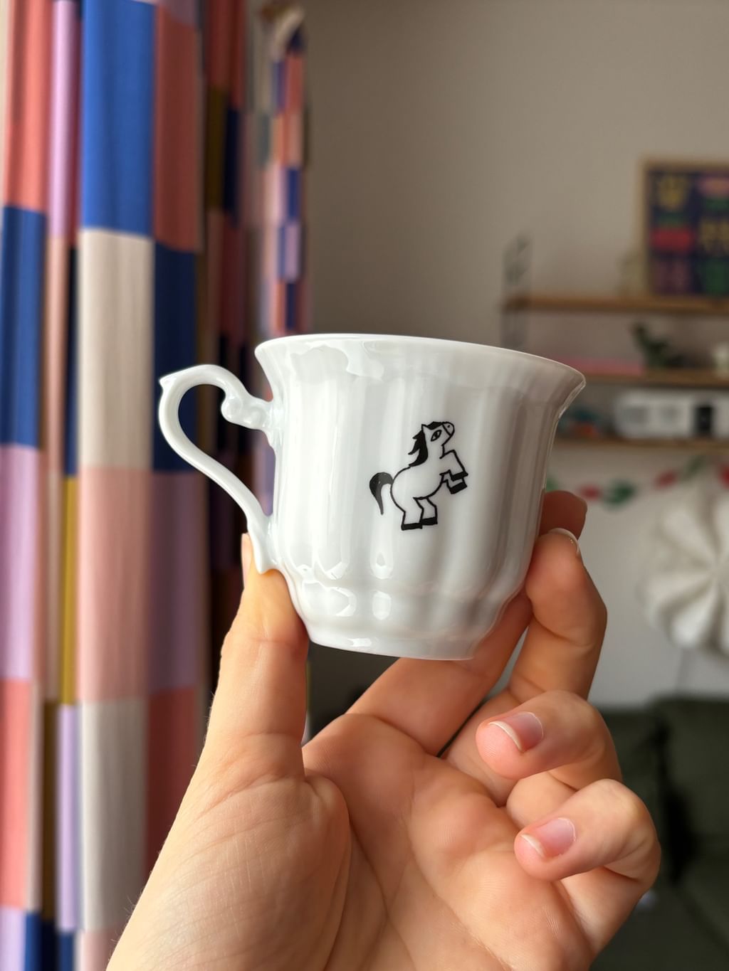 Mała filiżanka z konikiem