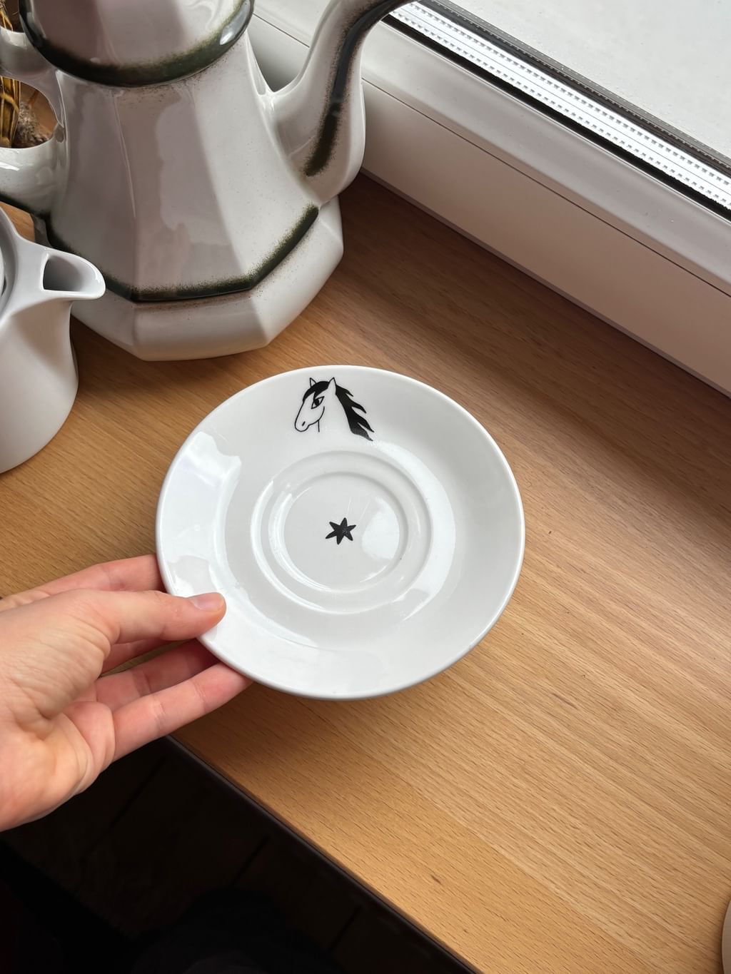 Talerzyk z koniem biały