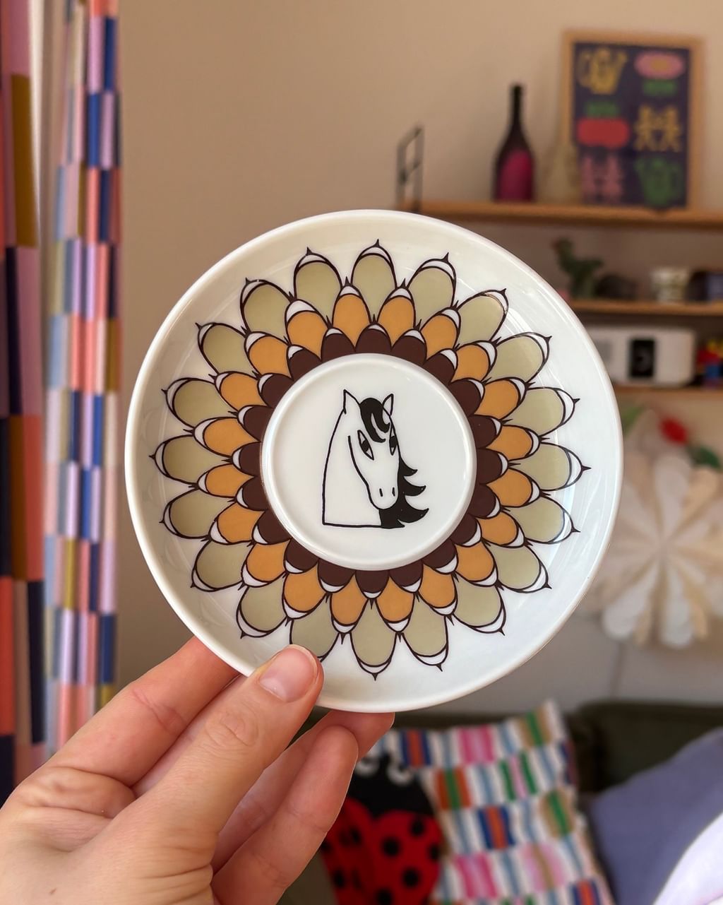 Zestaw 3 talerzyki deserowe z koniem