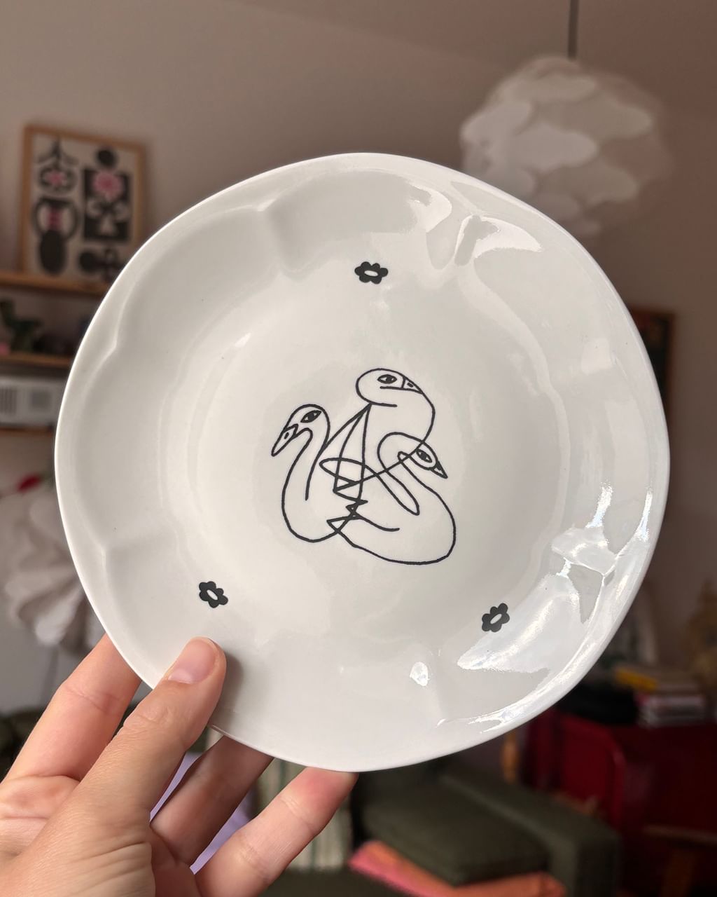 Talerzyk z łabędziami i kwiatkami