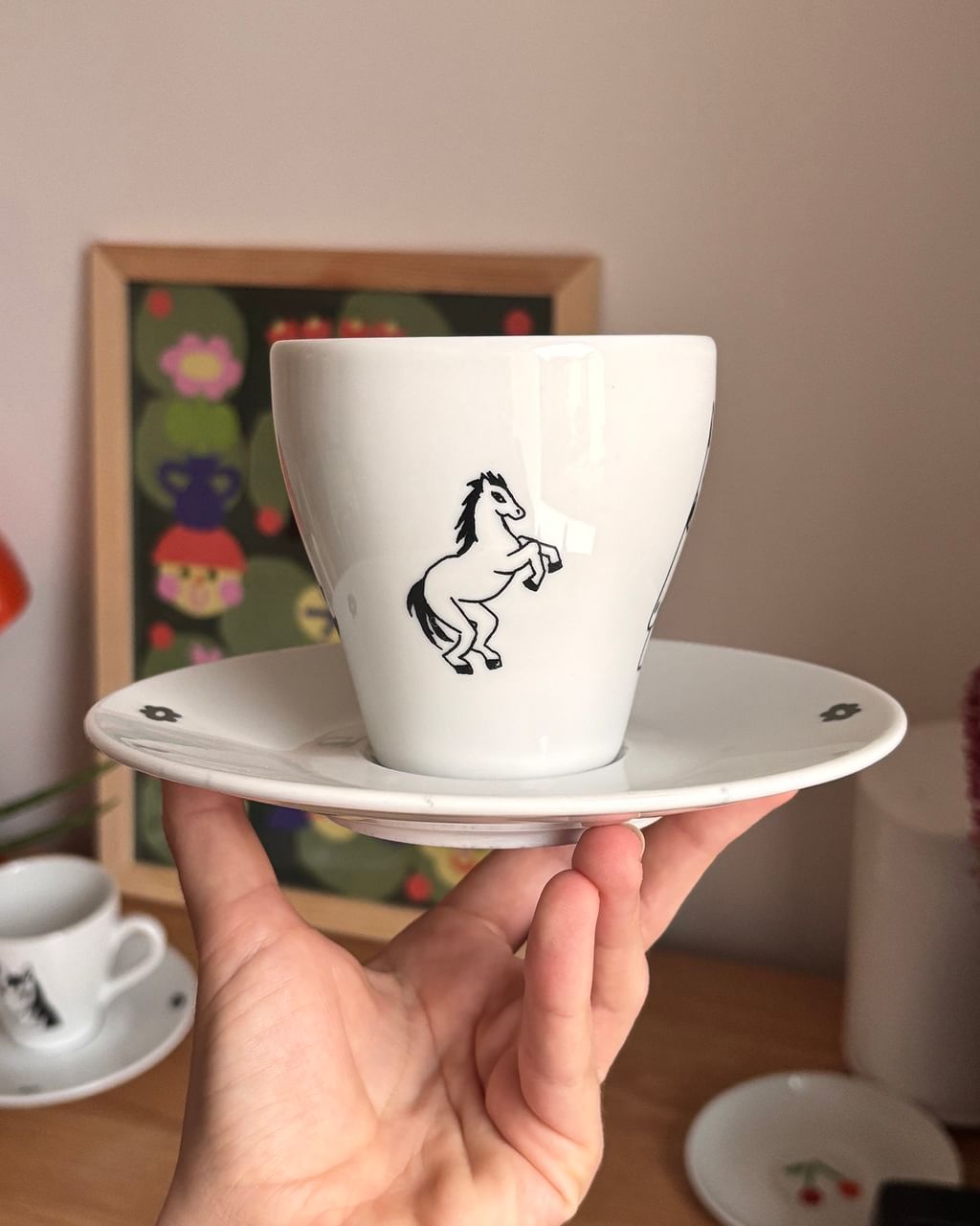 Duża filiżanka z koniem