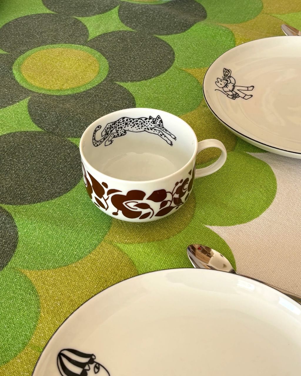 Kubeczek z panterą w środku