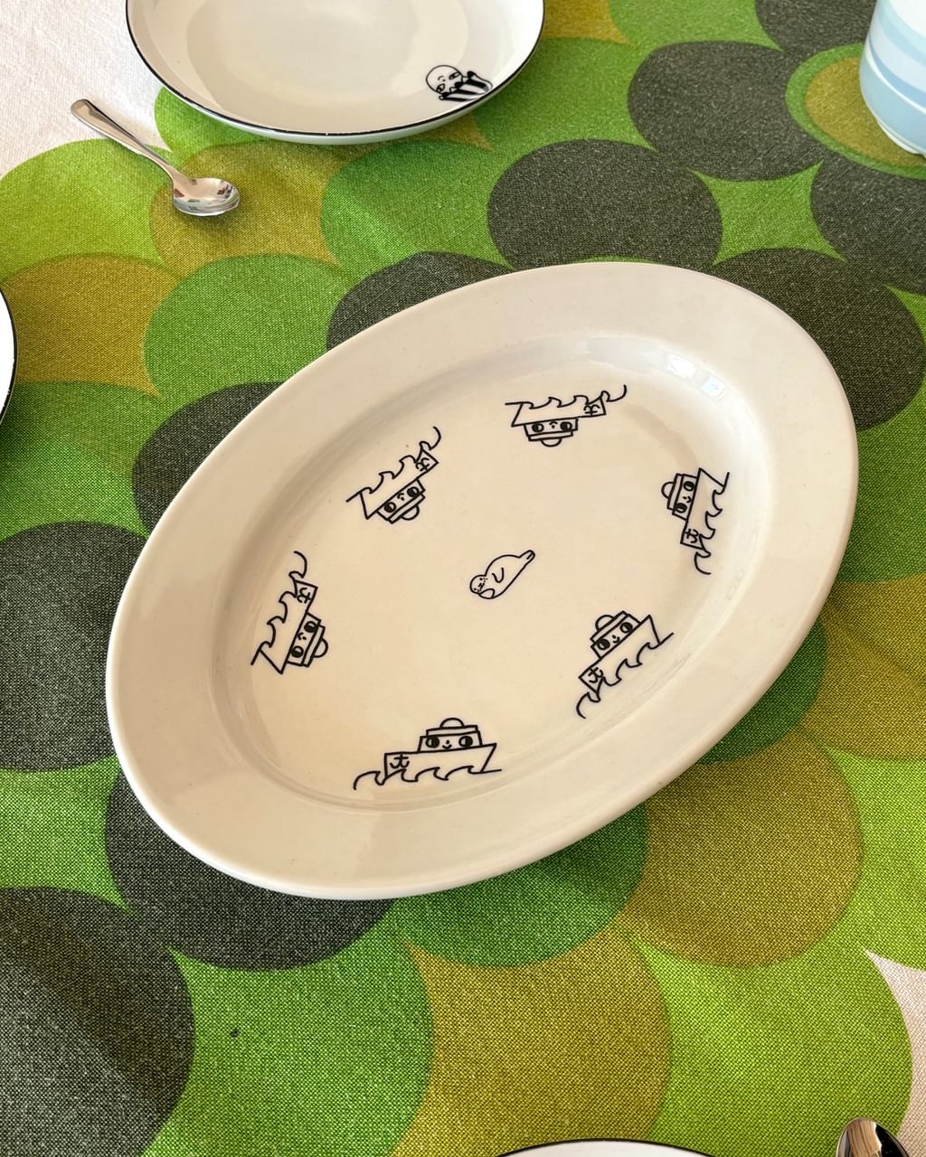 Półmisek ze stateczkami i foką