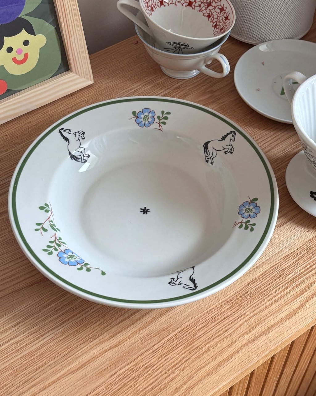 Duży głęboki talerz z koniem