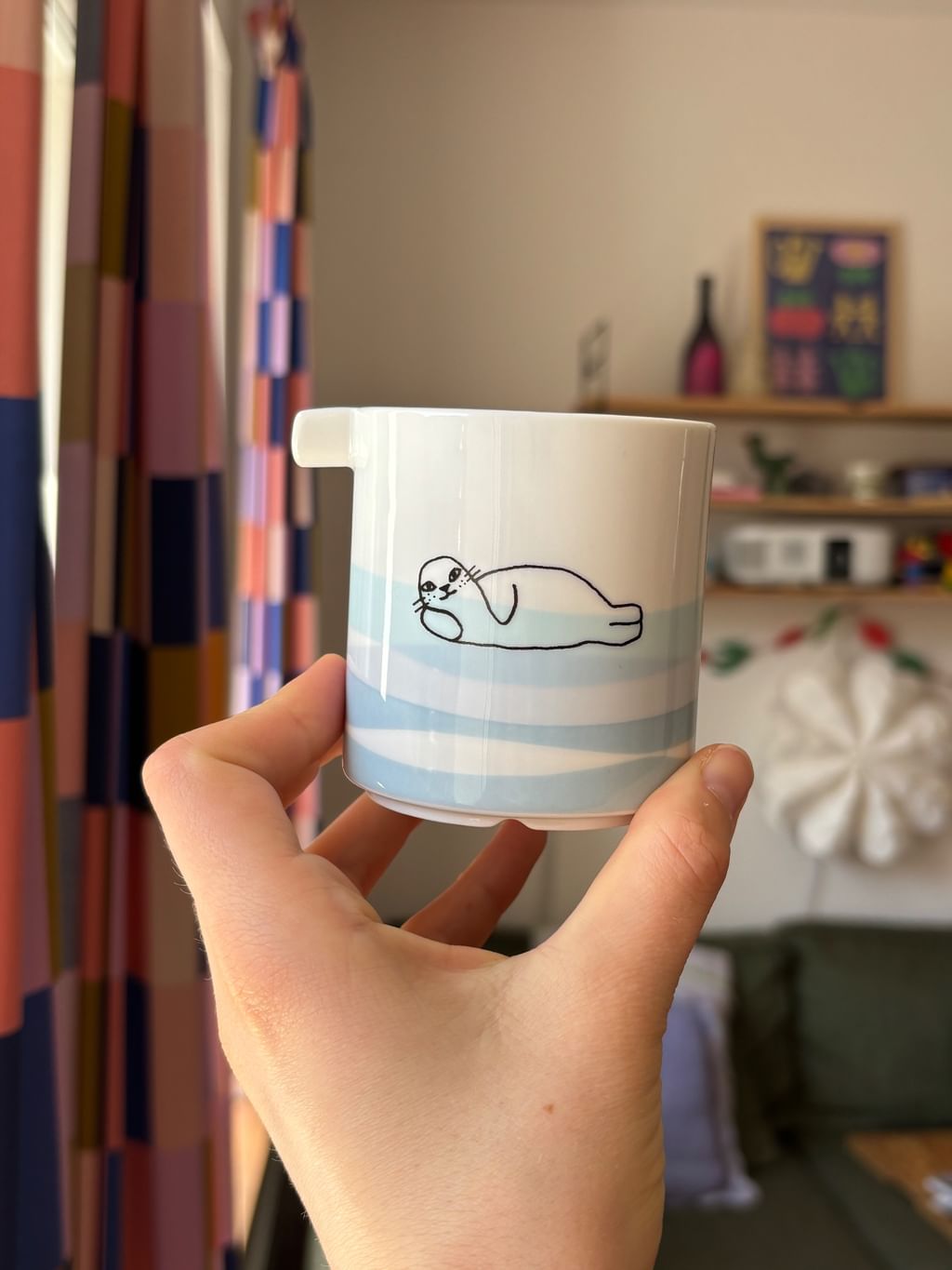 Dzbanuszek z foczką i falami