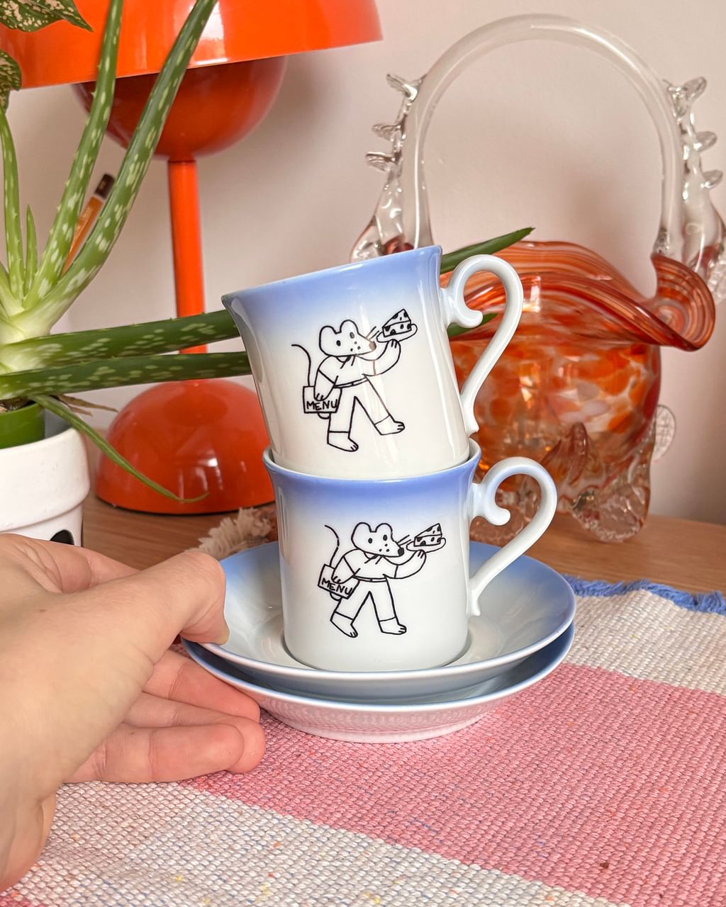 Filiżanka gradientowa z myszką i serkiem