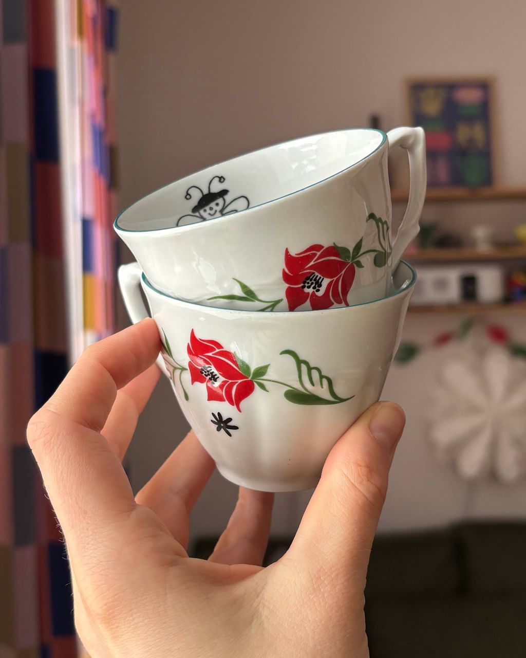 Filiżanka z dzielnym motylkiem