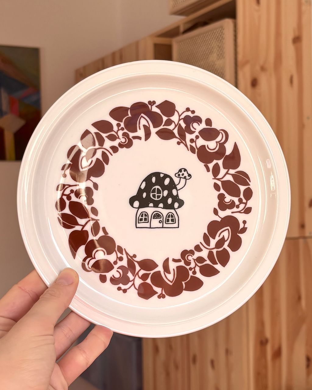 Talerz z grzybowym domkiem – brązowy