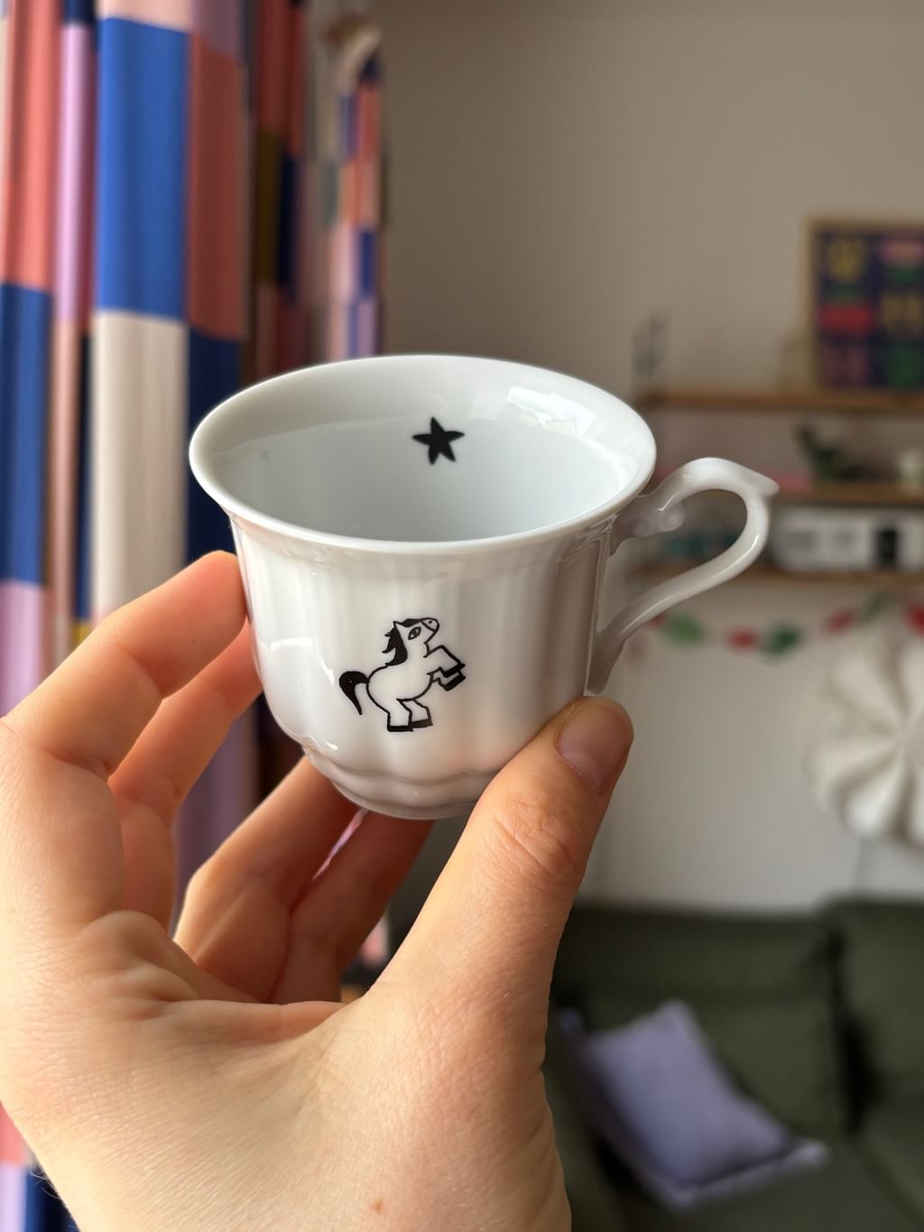 Mała filiżanka z konikiem
