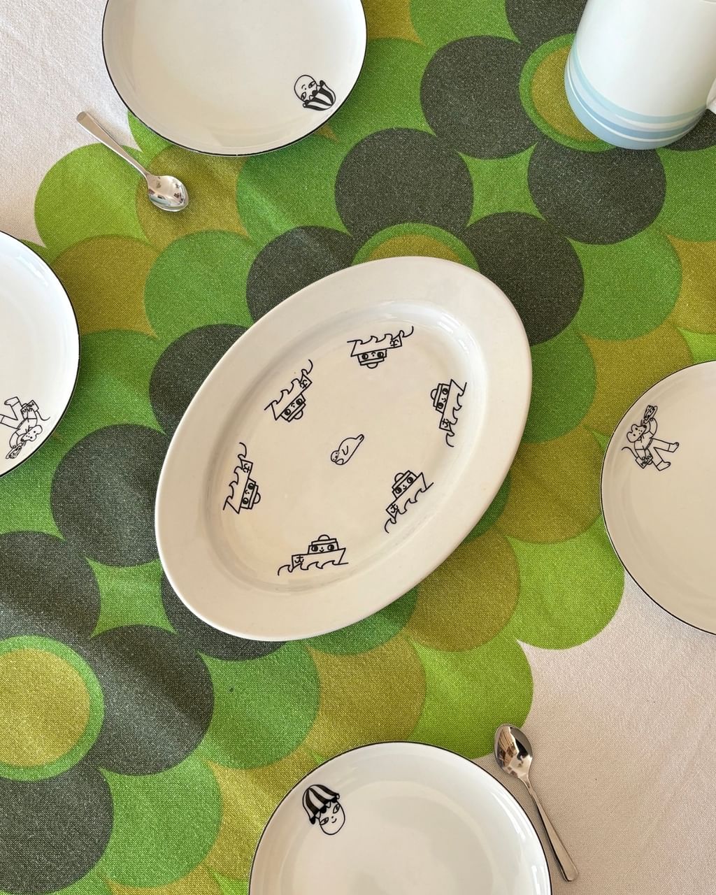 Półmisek ze stateczkami i foką