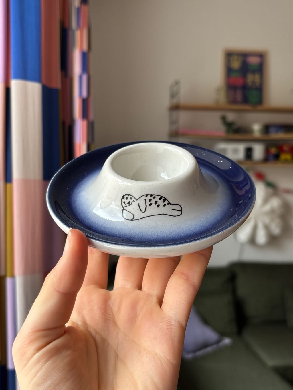 Podstawka na jajko z foczką granatowa