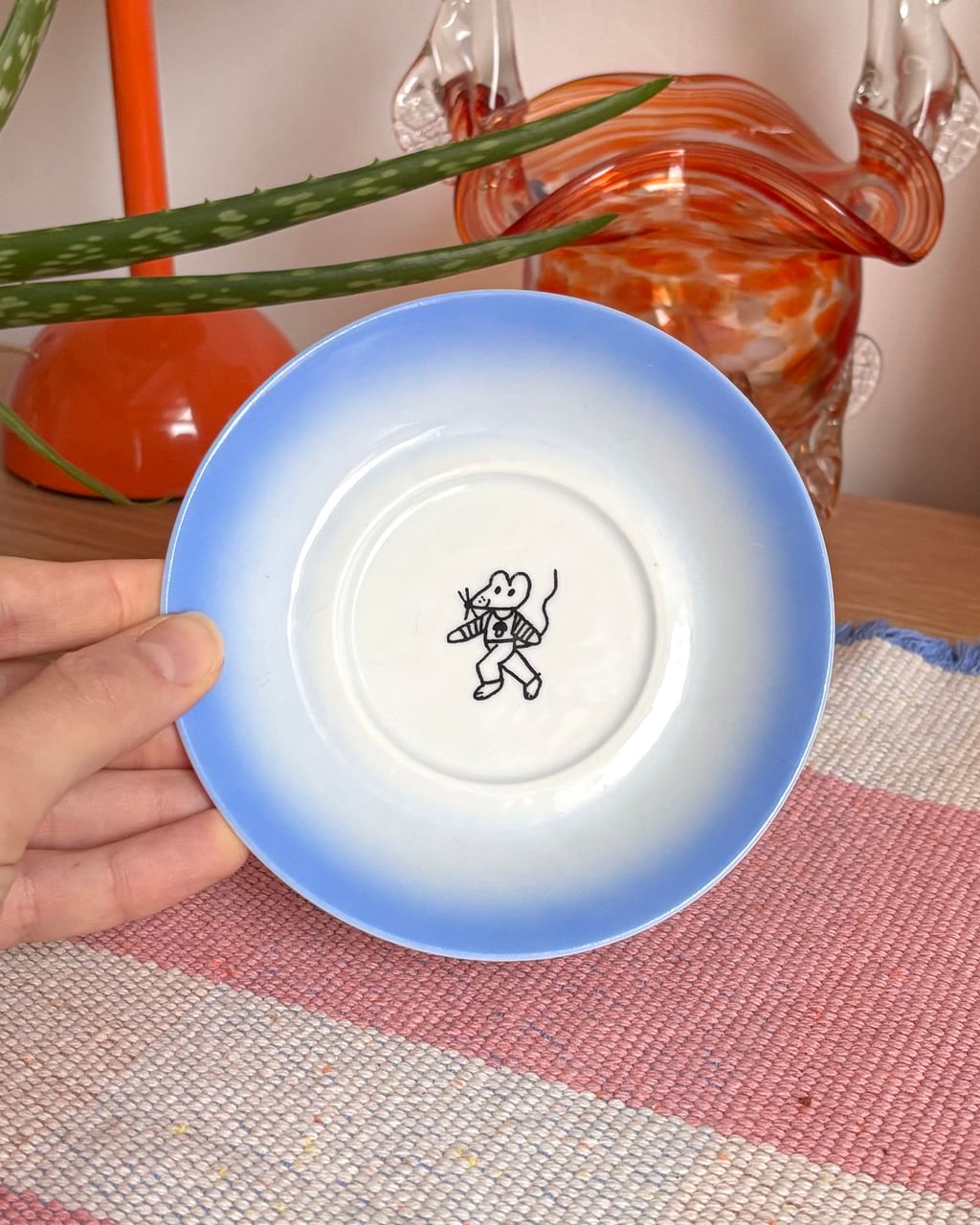 Filiżanka gradientowa z myszką i serkiem