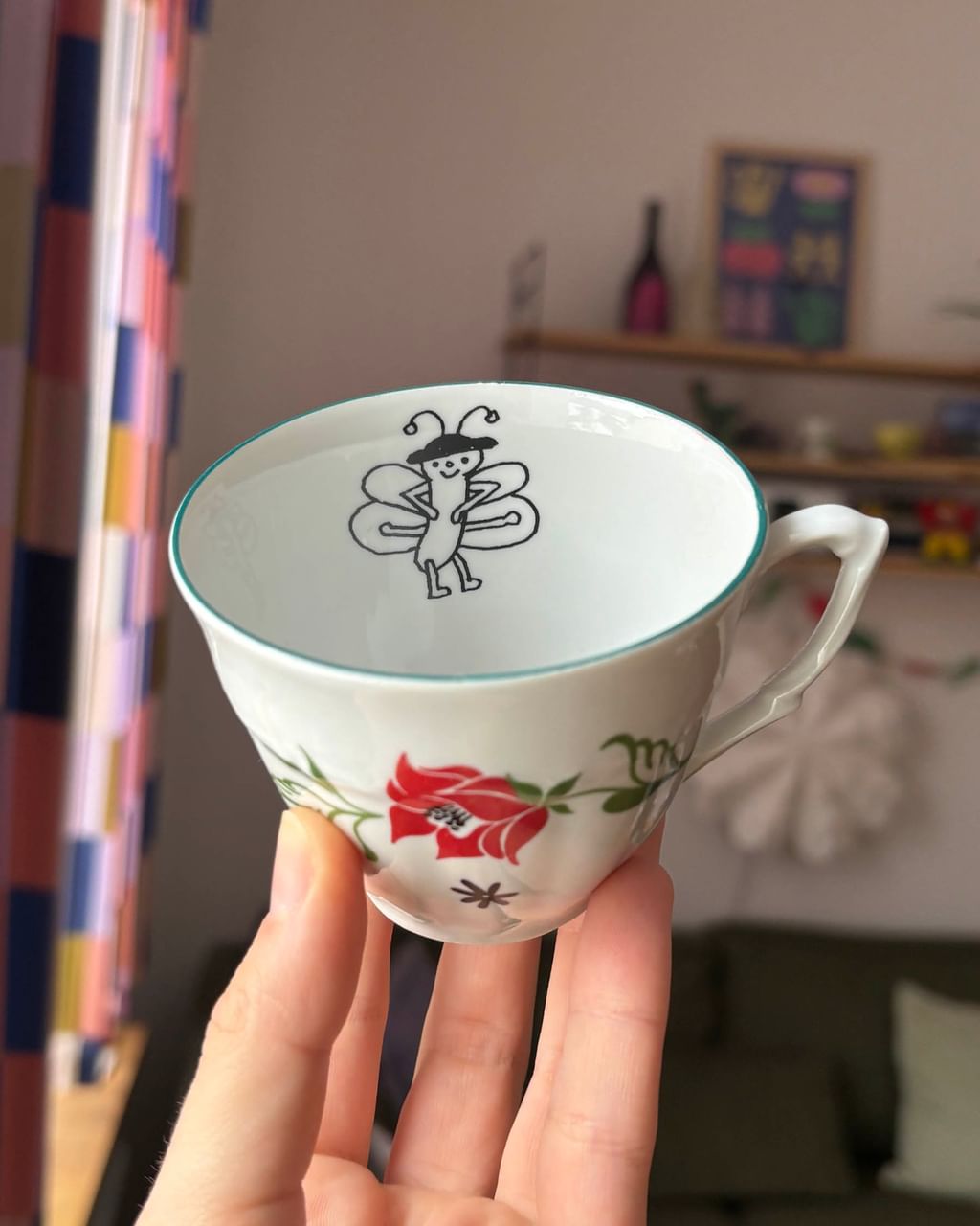 Filiżanka z dzielnym motylkiem