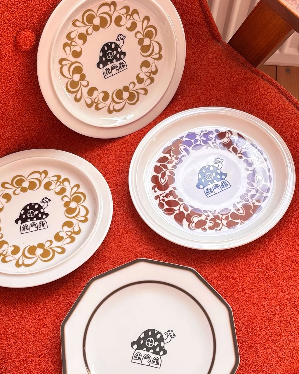 Talerz z grzybowym domkiem – brązowy