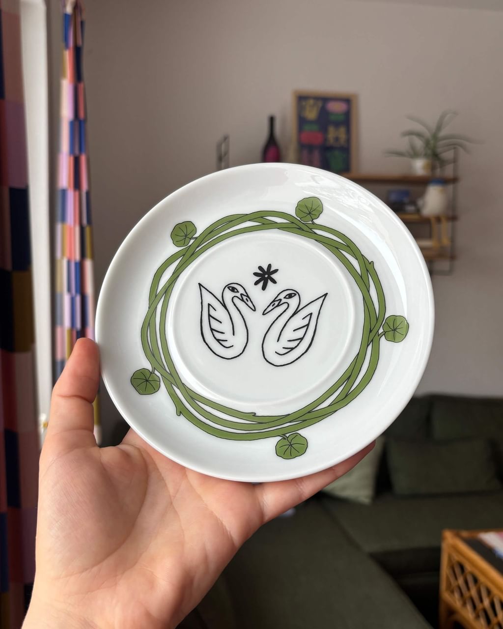 Talerzyk deserowy z łabędziami